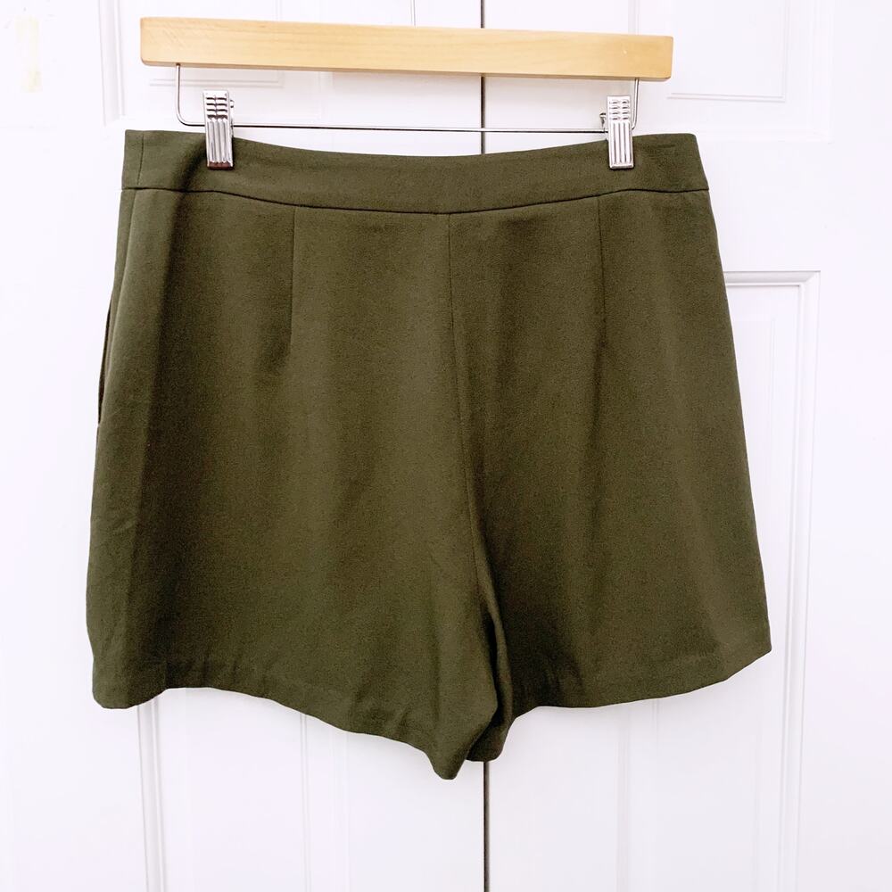 Halston Heritage Patch Pocket Shorts - image 4